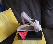 Brand New In original  box Shoe Box High Heels