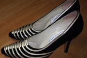 Gorgeous Black and Gold shoes from Renata size 3.5