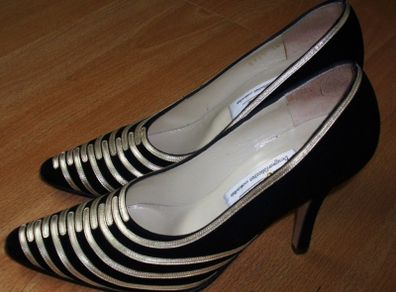 Gorgeous Black and Gold shoes from Renata size 3.5