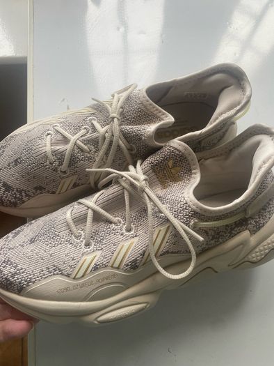 Adidas Oz-Weego runners size 6