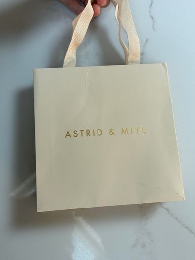 Astrid & Miyu