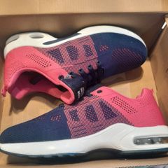 Navy and pink size 41 runners from caitlin dublin