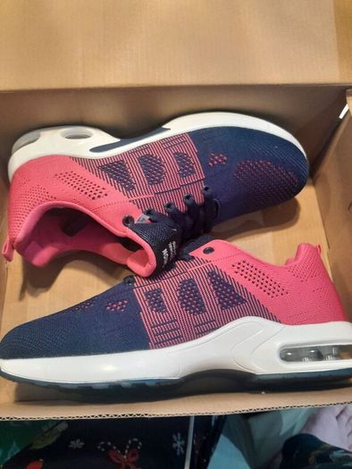 Navy and pink size 41 runners from caitlin dublin