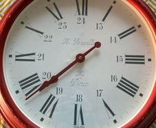 Large 50cm Thomas Kent Wall Clock. Vintage style. Working Perfectly