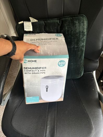 Dehumidifiers 1800ML and 800ML.