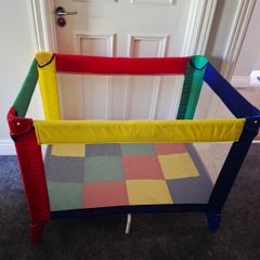 Travel cot