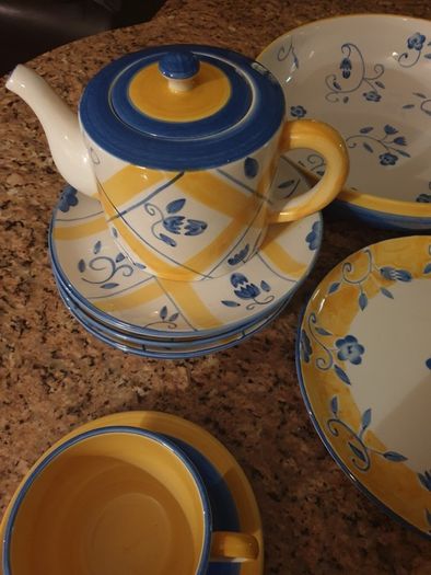 Tea set.