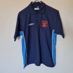Umbro Carlisle utd bench polo shirt size small ptp 20" Navy Brand new with tags