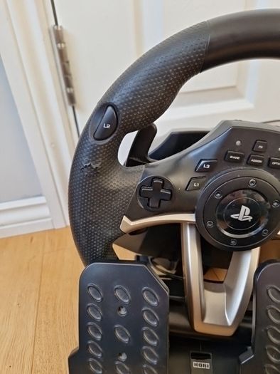 HORI racing wheel for ps4