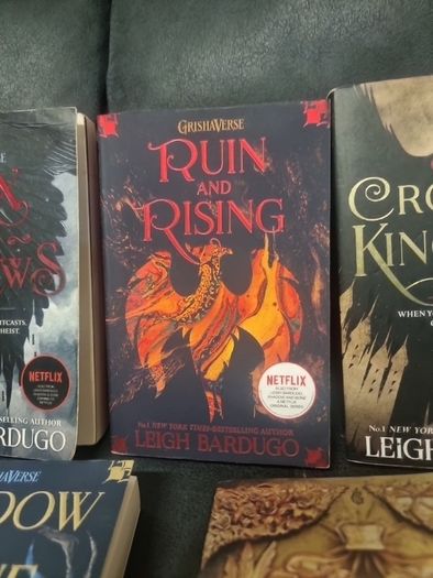 Seven Leigh Bardugo novels job lot.