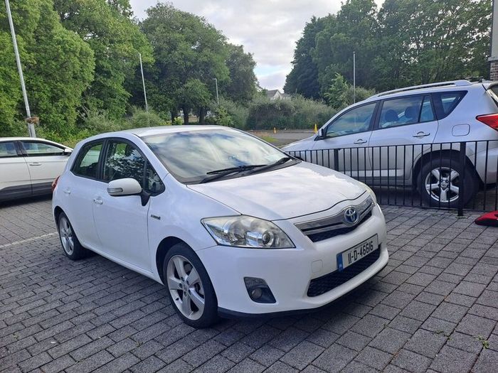 Toyota Auris  Hybrid T-Siprit Cvt