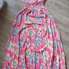 Brand new Boohoo full length maxi floral dress size UK20 EU48 Postage included