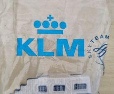 A ceramic miniature of the KLM house made in the Delft style