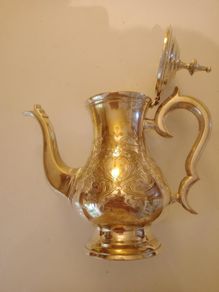 Vintage Ornate Silver-Plated Coffee / Teapot with Hinged Lid