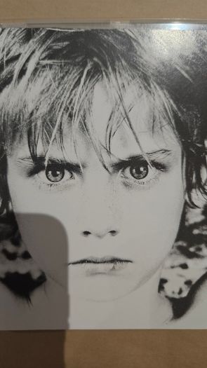U2 - War.