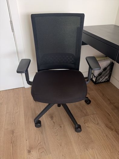 ikea desk and swivel chair in perfect condition