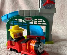 Thomas & Friends Toddler Toy My First Knapford Station Train Playset with Stack & Wobble Cargo for Kids