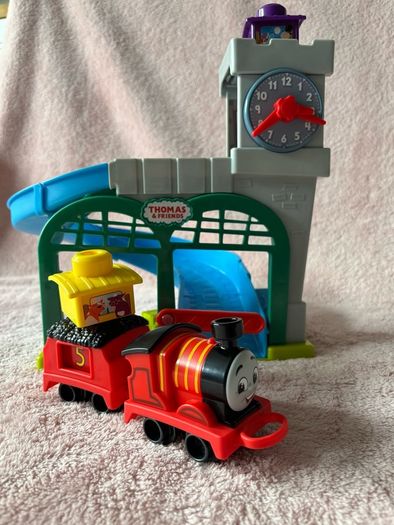 Thomas & Friends Toddler Toy My First Knapford Station Train Playset with Stack & Wobble Cargo for Kids