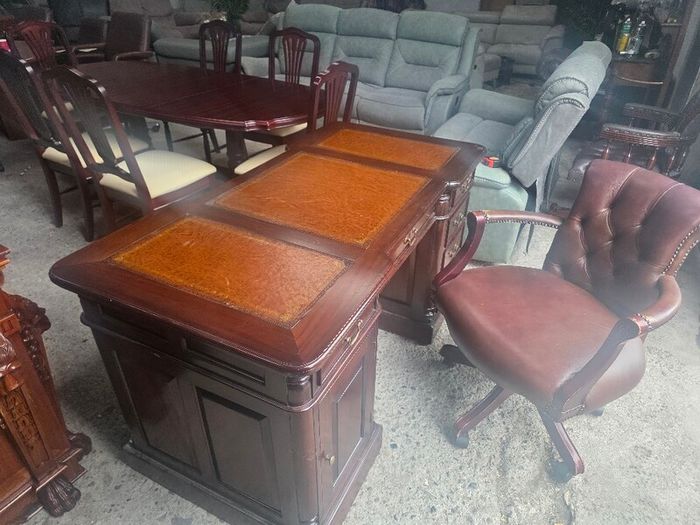 Mahogany partners desk+ captains chair