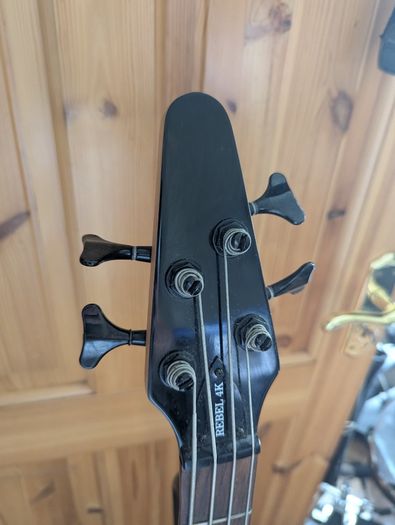 Tanglewood Rebel 4K bass guitar