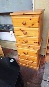 Bedside lockers
