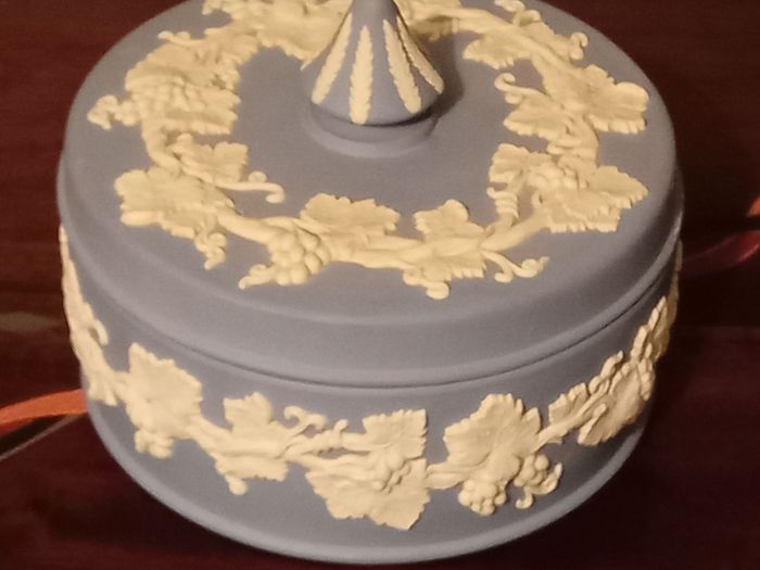 Set of Vintage Wedgwood Blue Jasperware Round Trinket Box and 3 x Small Plates