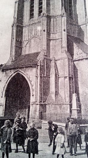 French Carte Postale. Eglise d'Isbergues.