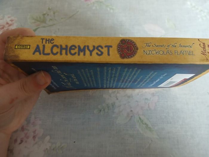 The Alchemyst Michael Scott Young Adult Fantasy