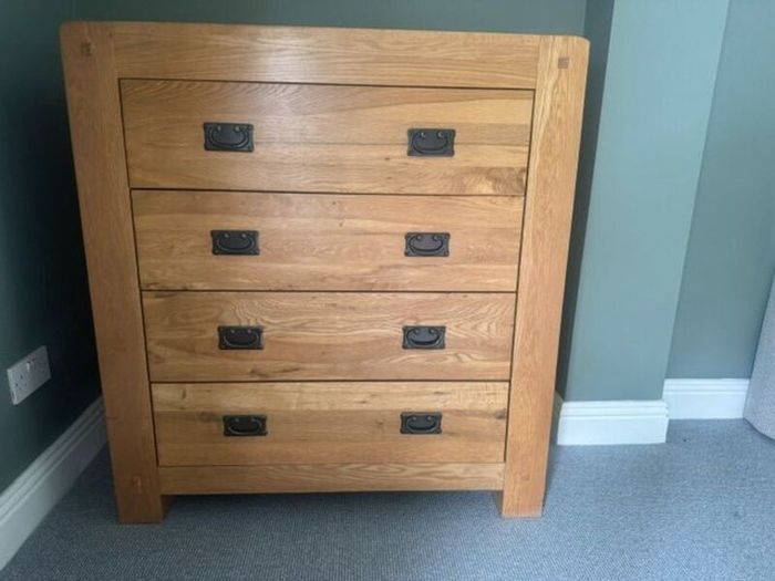 Solid Oak Chest of drawers