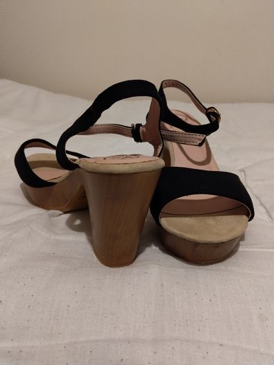 Kylie Crazy Shoes Sandals