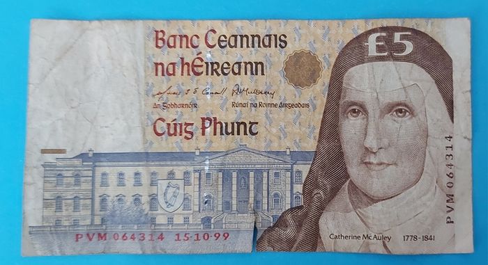 Irish 3 X 1999  Five Pound banknots in Fine  condition