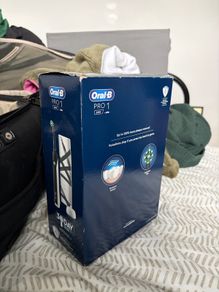 ORAL B Toothbrush