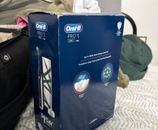 ORAL B Toothbrush