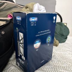 ORAL B Toothbrush