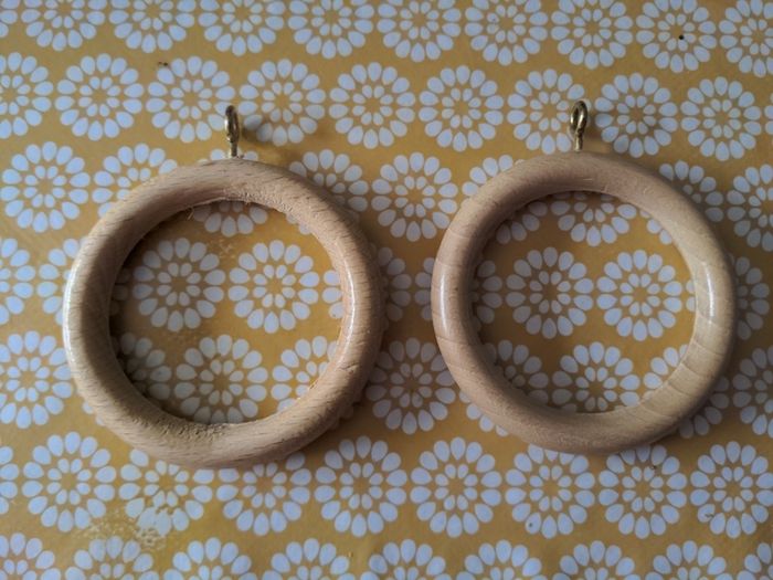 Curtain rings