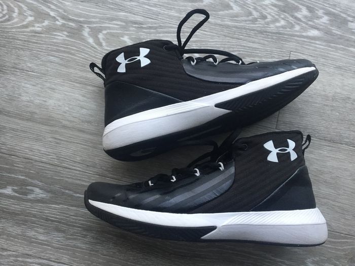 Basketball shoes
