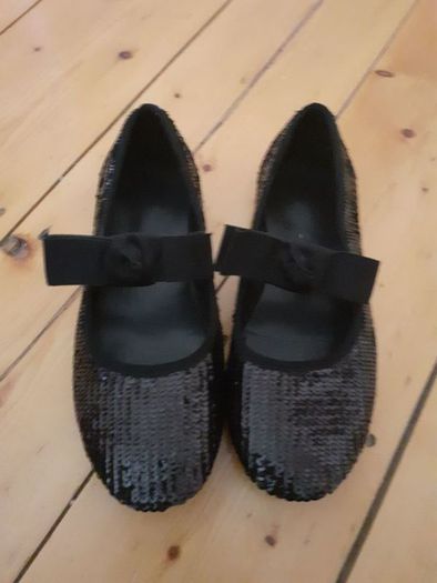 girls beautiful pumps
