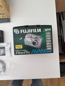 fujifilm finepix 2600 zoom digital camera