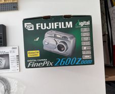 fujifilm finepix 2600 zoom digital camera