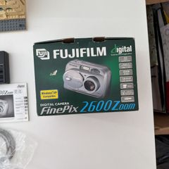 fujifilm finepix 2600 zoom digital camera