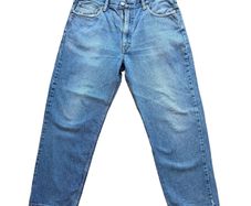 Vintage Levis 550 Relaxed Fit Jeans in a classic light blue wash.
