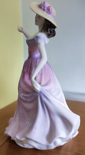 Royal Doulton 1999 Beth Hn4156 N. Pedley Design