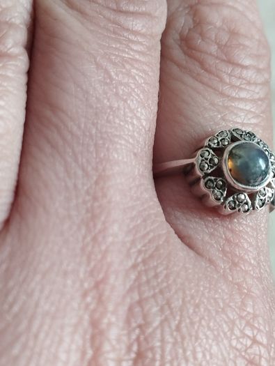 Sterling Silver Ring with Labradorite and Marcasite.