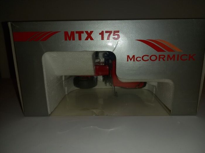 McCormick MTX 175 1.32 scale toy model