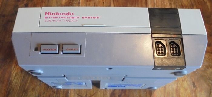 Nintendo NES + 2 Controllers + Power supply + Region Free-Pal A/B