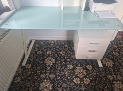 Office chair and desk