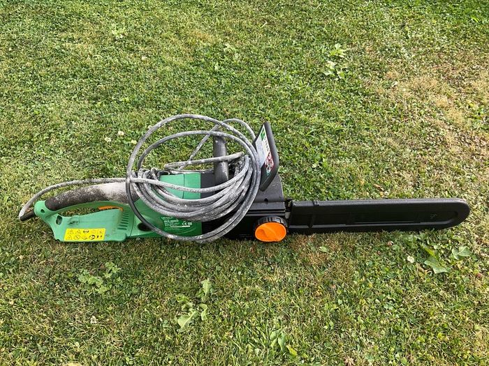 Chainsaw - Electric