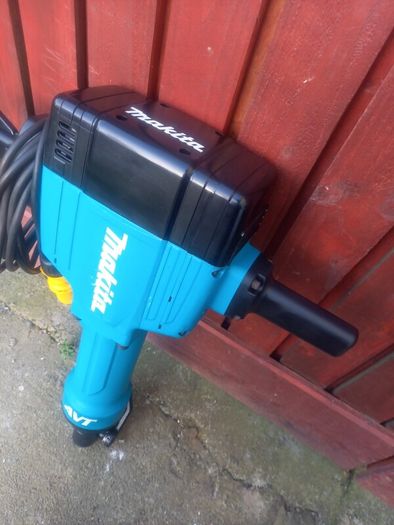 Makita Heavy Concrete Breaker