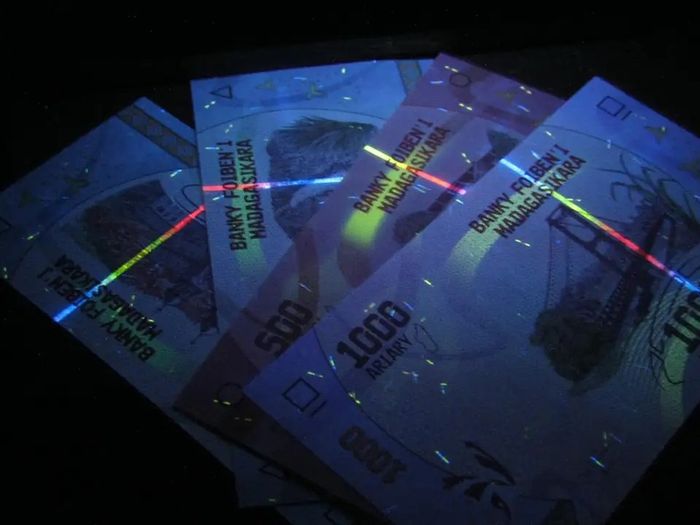 Bank of  madagascar MADAGASIKARA Set of 4 Malagasy 100 , 200 , 500 , 1000 Ariary New UNC Foreign