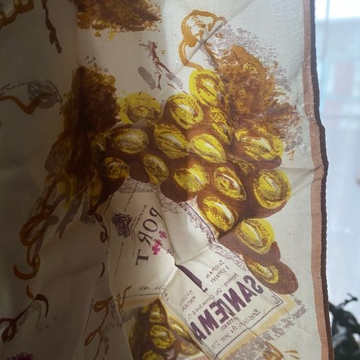 Sandeman port scarf